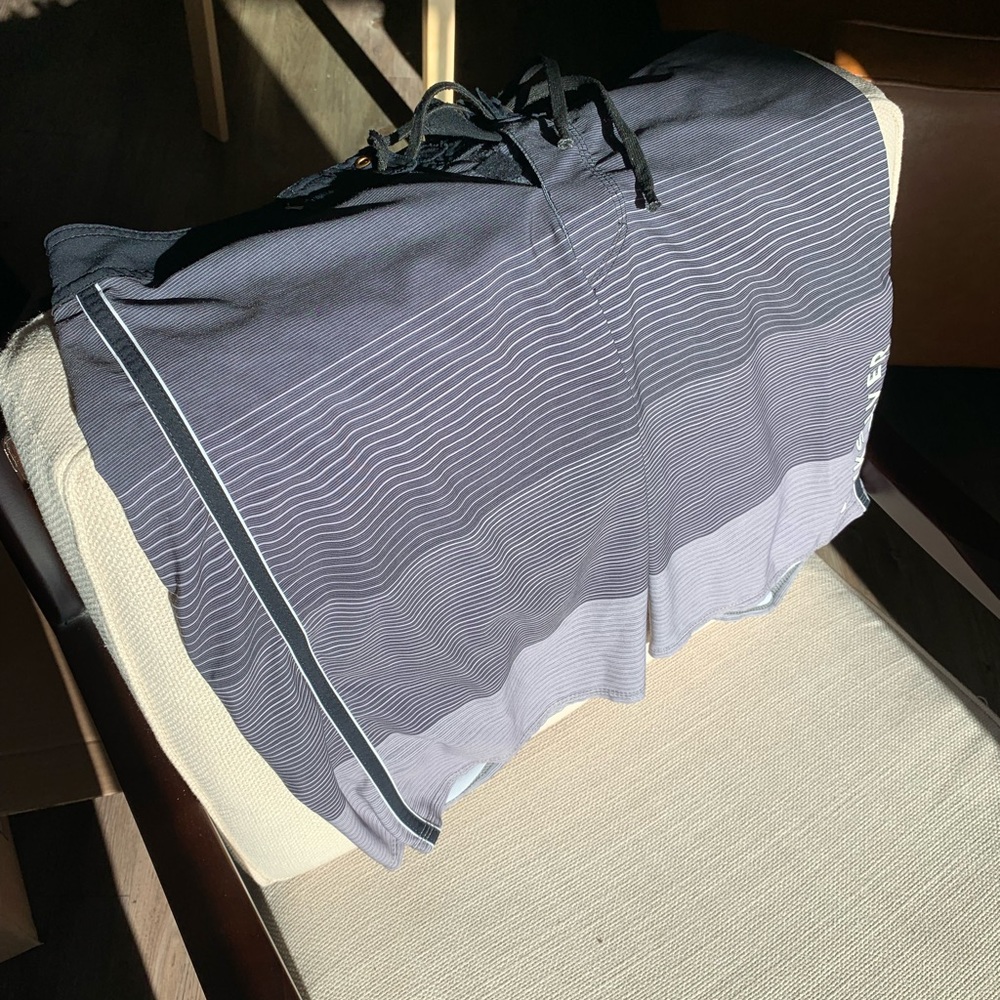 Quicksilver Boardshorts Size 32